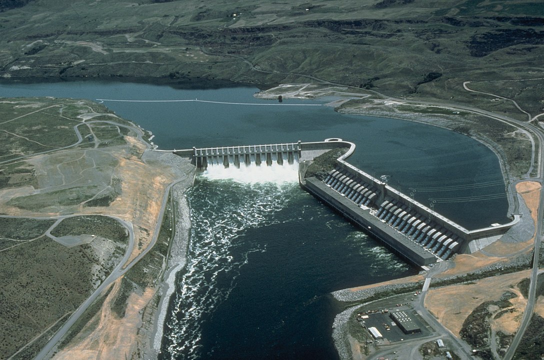 What is hydroelectric energy and how does it work?