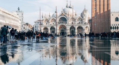 Venice encourages tourists to drink water from its many fountains and do away with plastic bottles