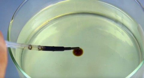 New method for removing oil from water