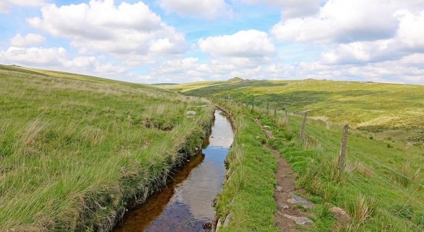 Farmers restore historic 19th century Devon waterway