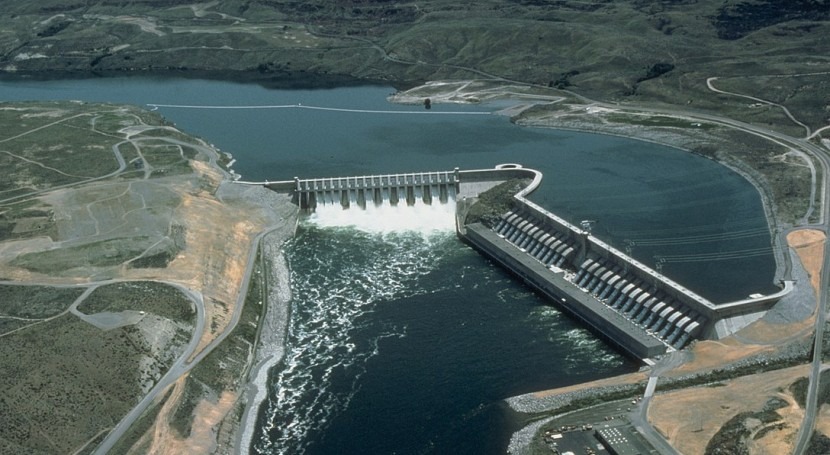 What is hydroelectric power plant, and how does it work?