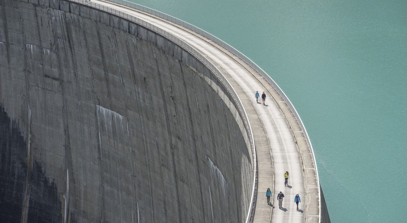 Which is the largest dam in the world?