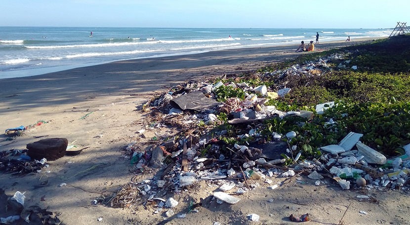 Plastic waste pollutes Central American waterways and coasts