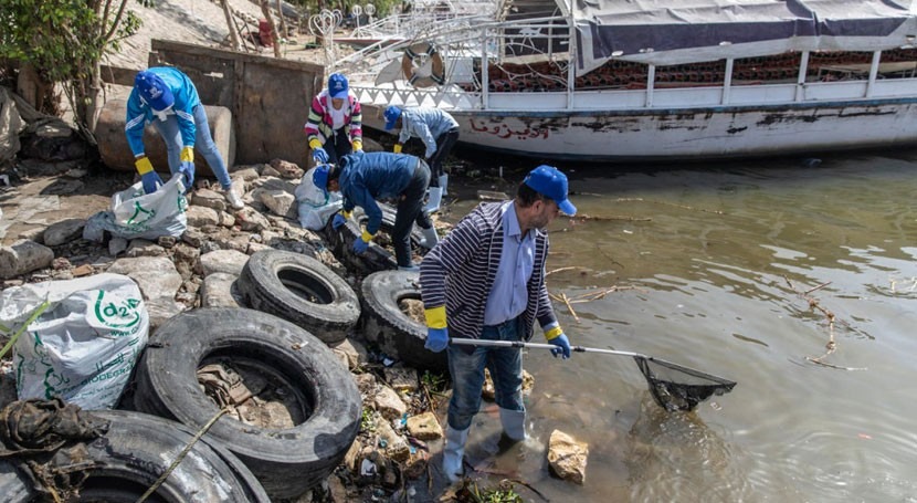 Refugees in Egypt pitch in to fight plastic pollution in the Nile